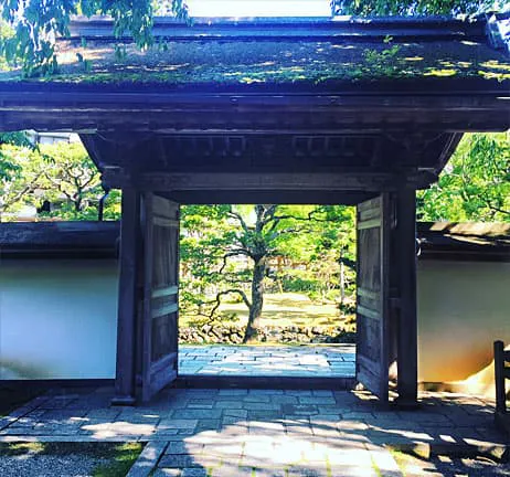 The entrance to a japanese temple.