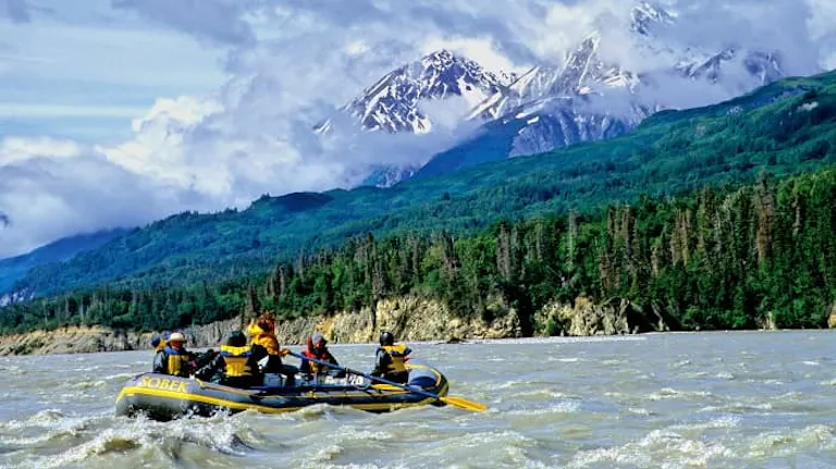 river rafting adventure to the Tatshenshini River in Alaska United States | one of the best river rafting trips that is a multi day adventure with friends or family 