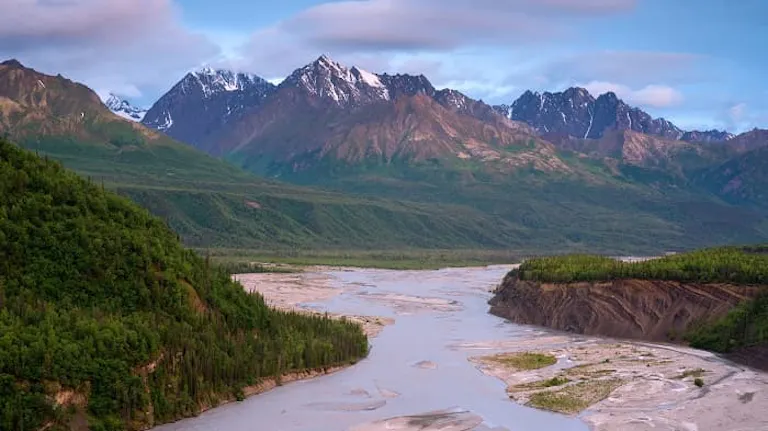 river rafting multi-day adventure to Talkeetna River in Alaska United States | quaint Alaskan town and gateway to Denali near the Talkeetna Mountains
