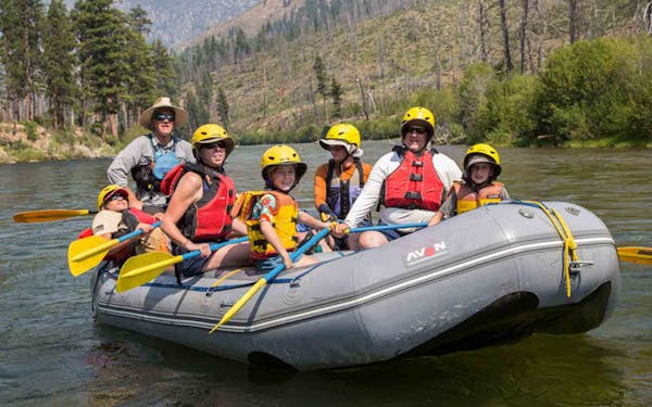 USA adventure tours for family rafting on the Yosemite River.