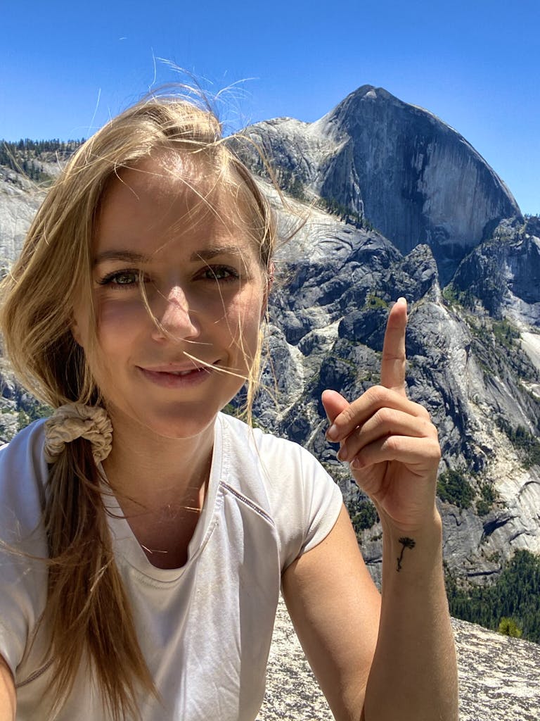 Tourist pointing to Sierra Mountains in Yosemite 