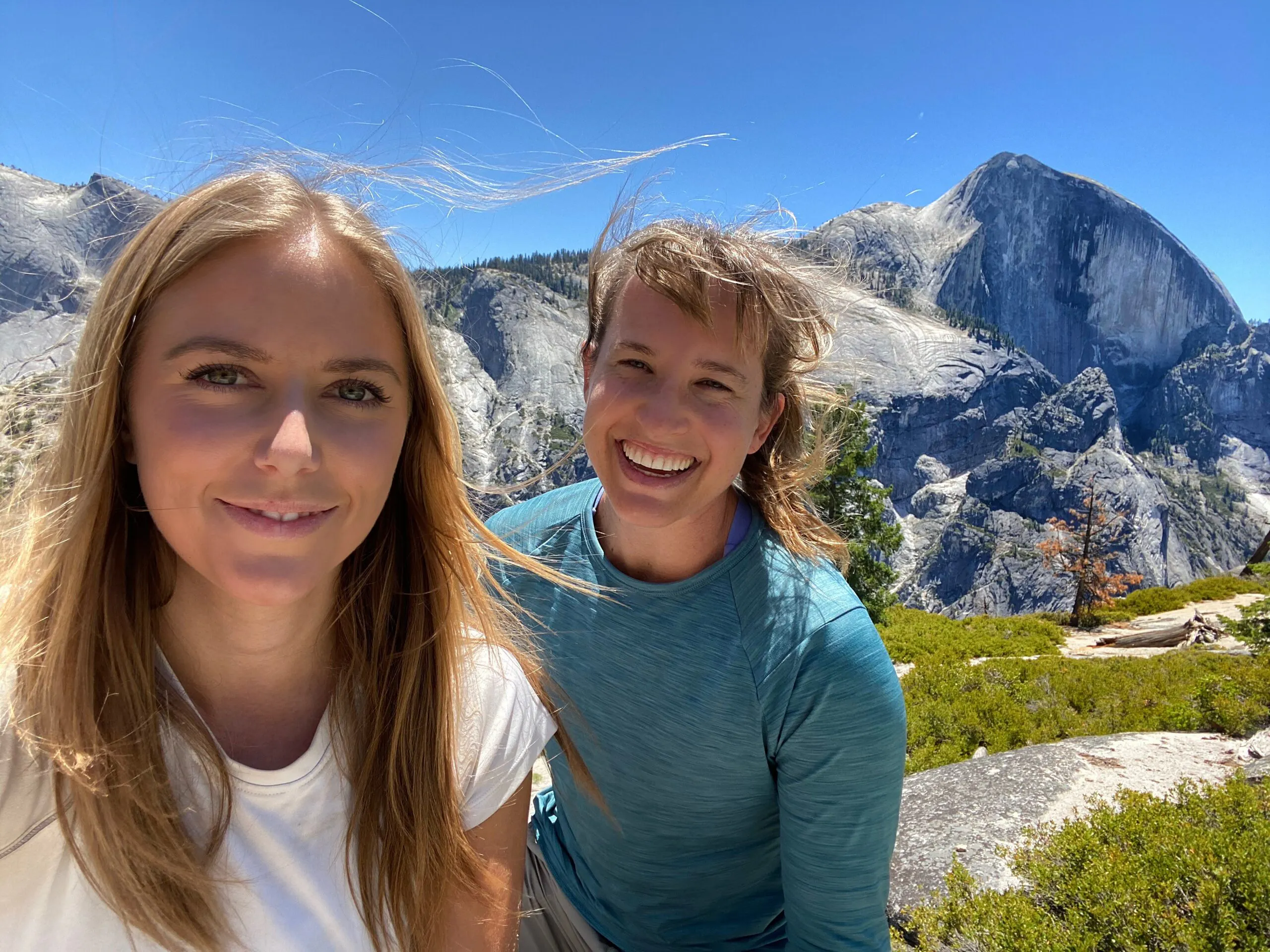 Friends enjoying day vacation in yosemite