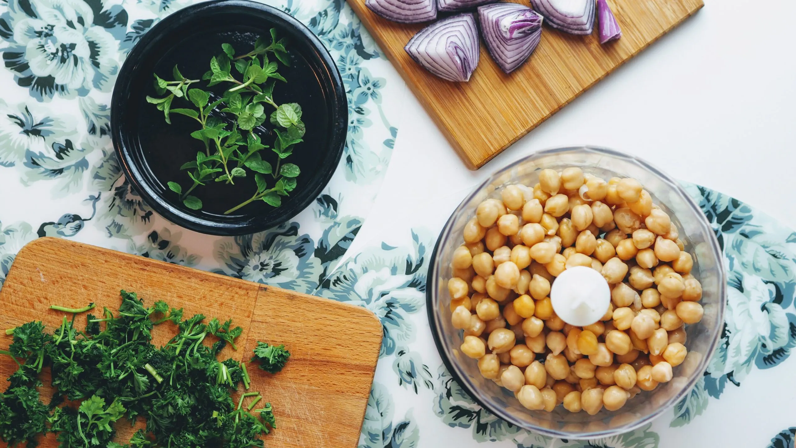 Packing hummus as a nutritional snack for a hiking trip