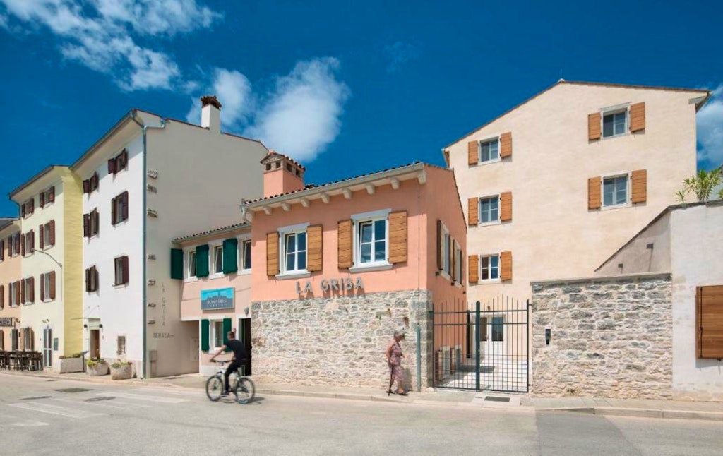 A street view that is looking at Hotel La Grisa in Bale, Croatia