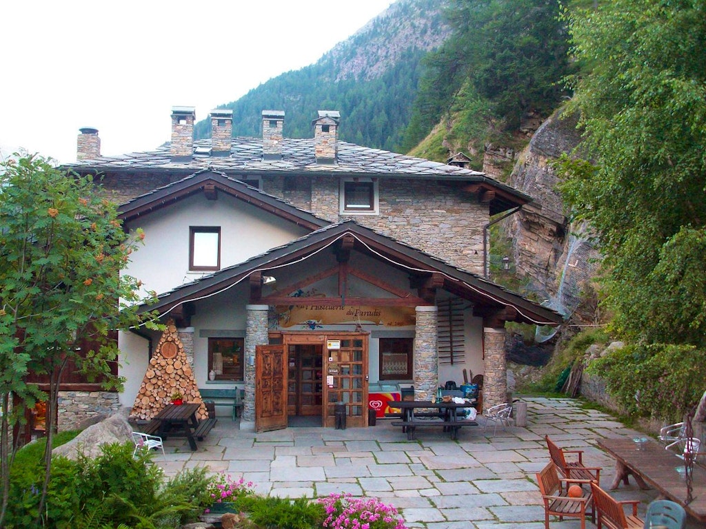 Hostellerie du Paradis is a rustic lodge in the stunning Valsavarenche Valley in the mountains 