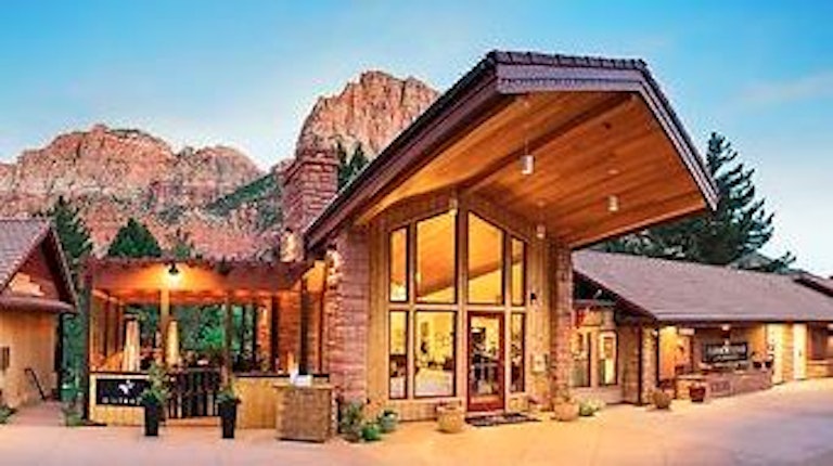 local hotel stay in springdale located near Zion National Park