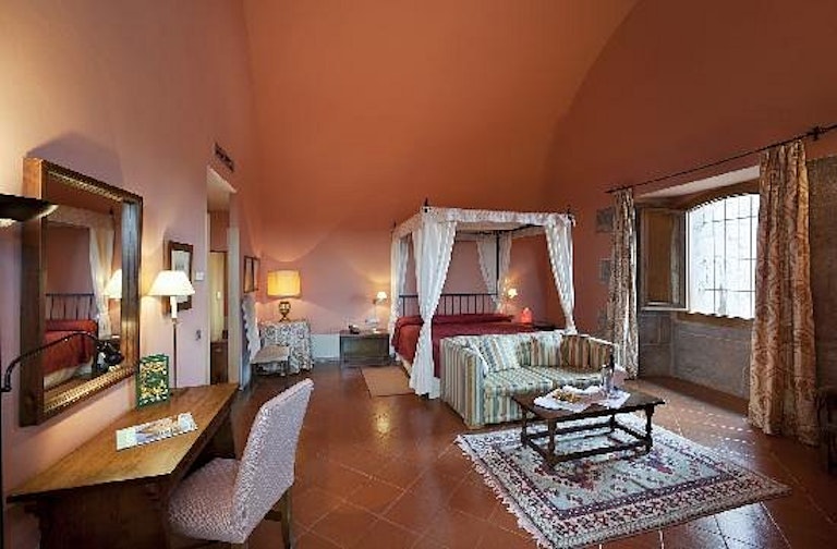 A bedroom view and amenities in the Patador de Cardona in Catalonia