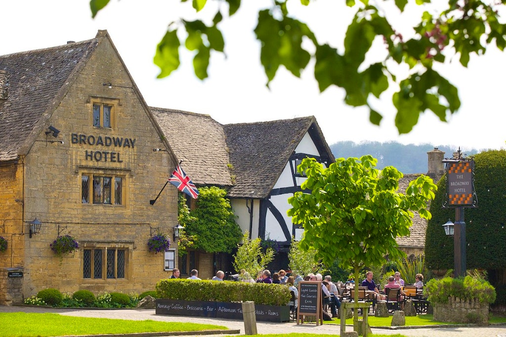 Stay at the Broadway Inn before you go on a Cotswolds guided tour 