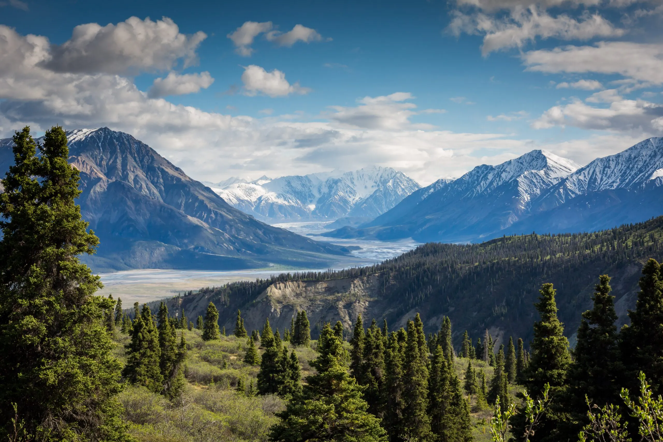 second-largest country in the world Canada is a top destination to view northern lights in September to March