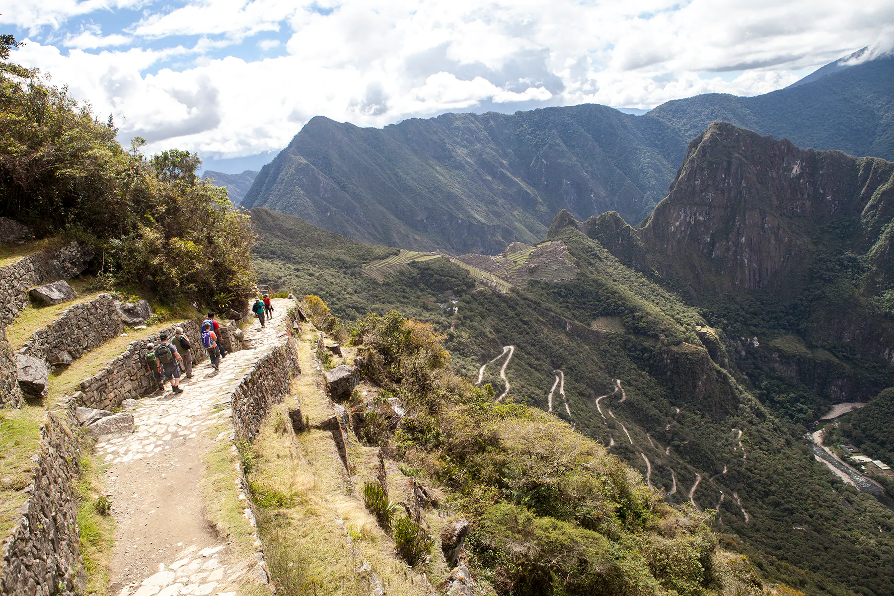 group of hikers in a large group in Inca Trail in Peru