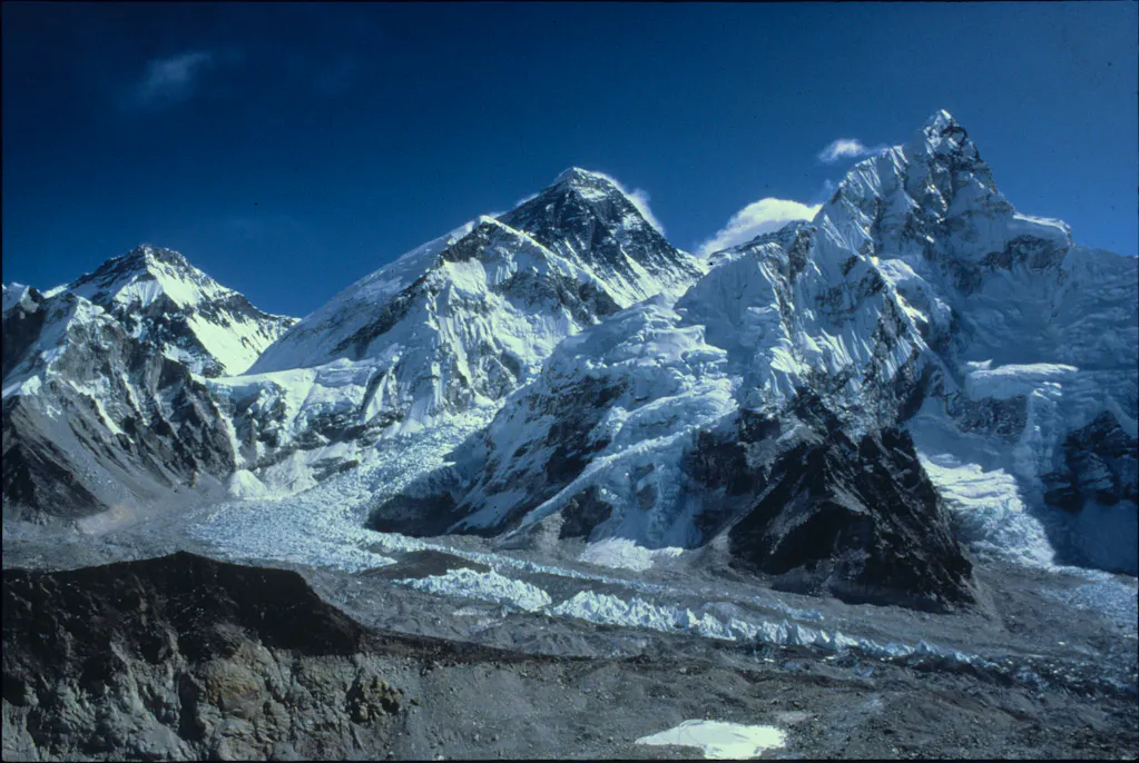 photo of the grand panorama of Everest center