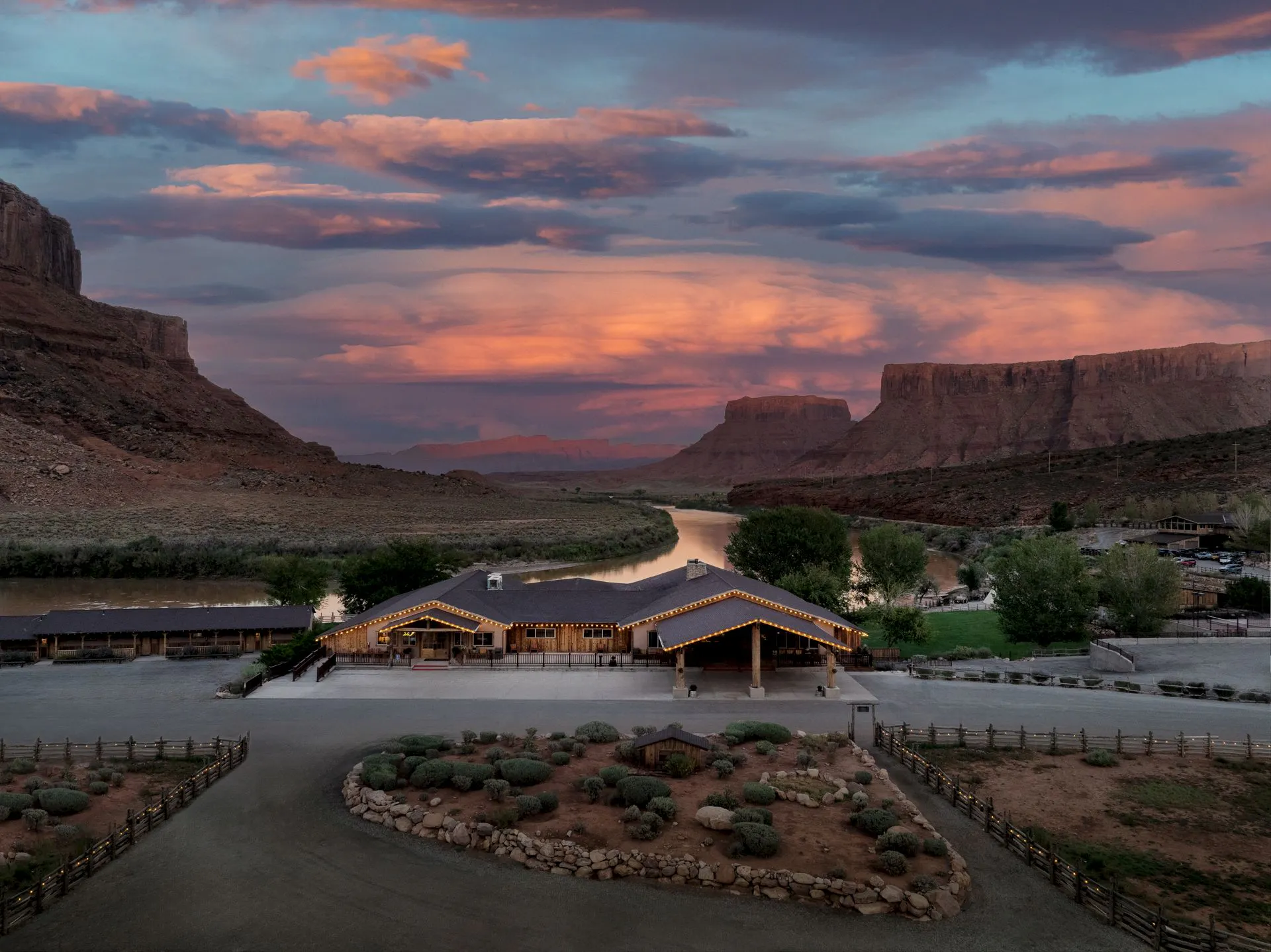 red cliffs lodge in moab near national park