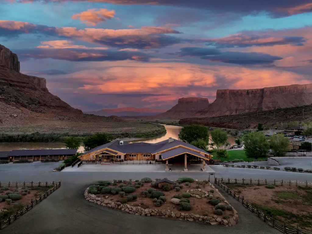 red cliffs lodge in moab near national park