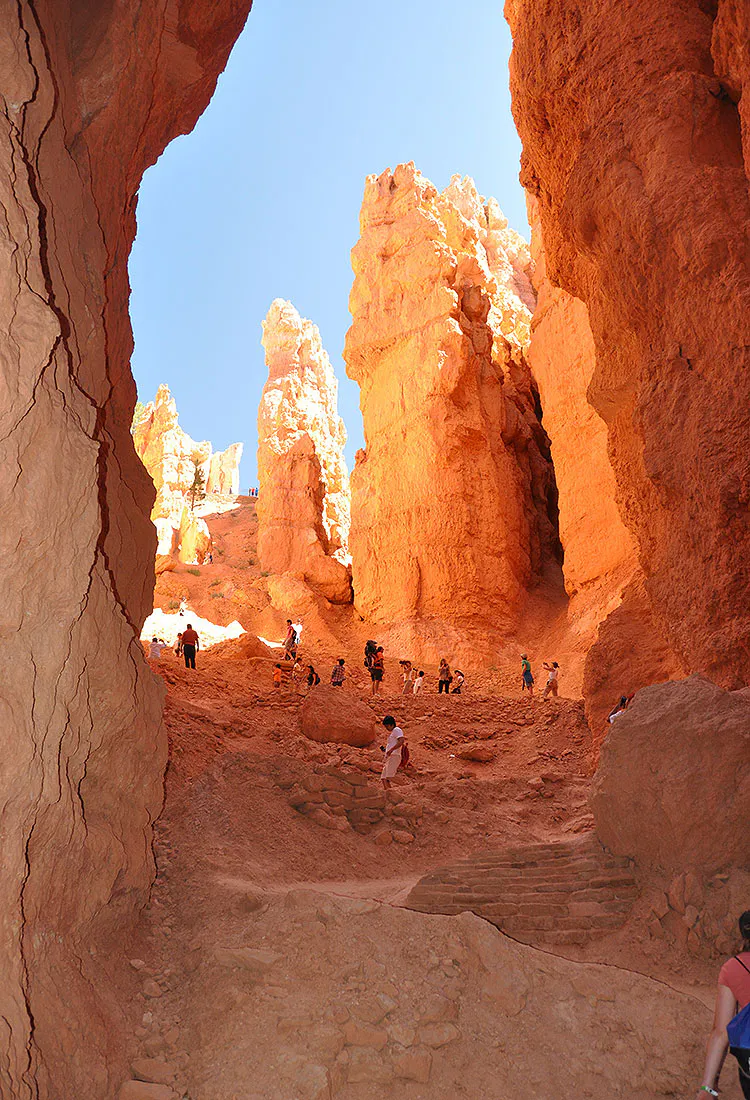 Navajo Loop Trail switchbacks with over a dozen hikers in Bryce Canyon National Park, Utah