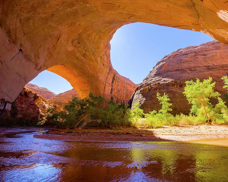Hamblin Arch and the Escalante River in Coyote Gulch, Utah