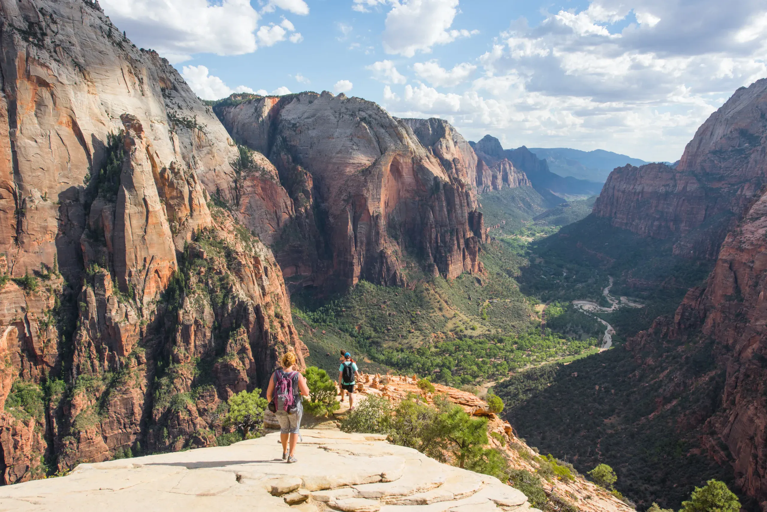 hiking canyon overlook trail in summer at zion national park