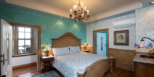 Big Bend Holiday Hotel