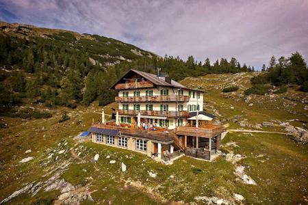 Gardenacia Hut