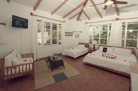 Angermeyer Waterfront Inn-Puerto Ayora