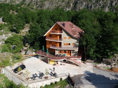Villa Dini, Albania