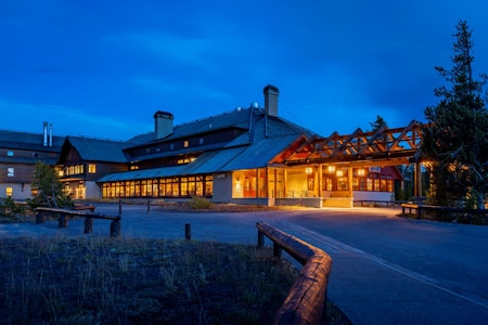 Old Faithful Snow Lodge
