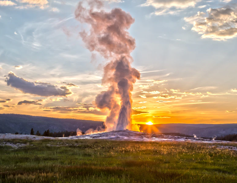 Wyoming Yellowstone & Grand Teton National Parks Hiking Tour