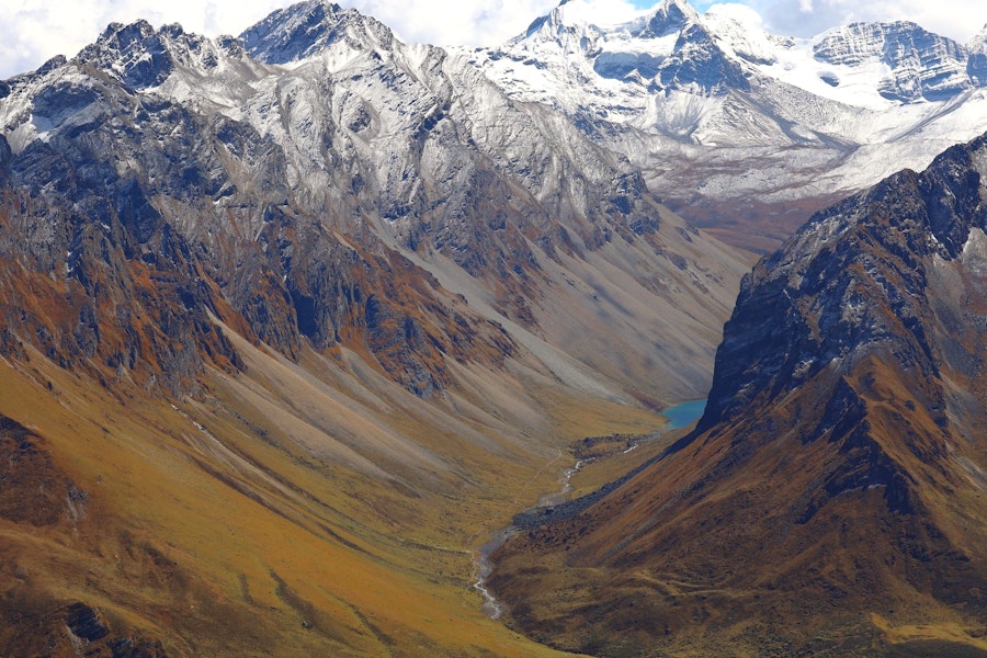 Bhutan Chomolhari Trekking Tour