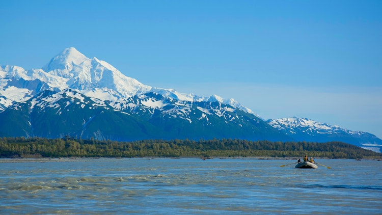 tiny raft big mountain - Alaska Alsek River Rafting